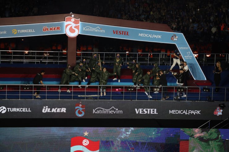 Şampiyon Trabzonspor kupasına kavuştu