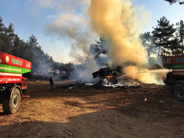 Seyreltme yapılan ormandaki iş makinesi alev alarak küle döndü