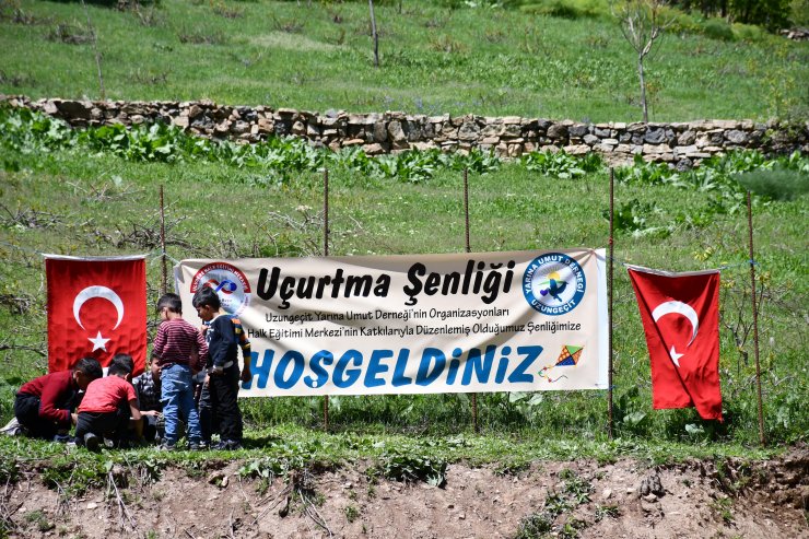 Uludere’de uçurtma şenliği; askerler ile halk halay çekti