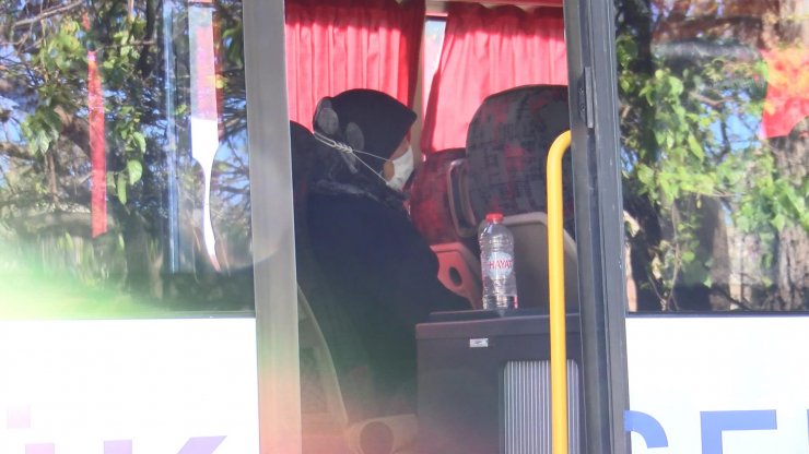 Yol kenarında 'cenaze taşıma' tartışması