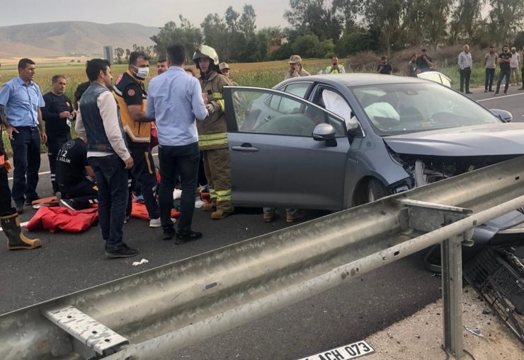 Bariyer otomobile saplandı: 3 yaralı