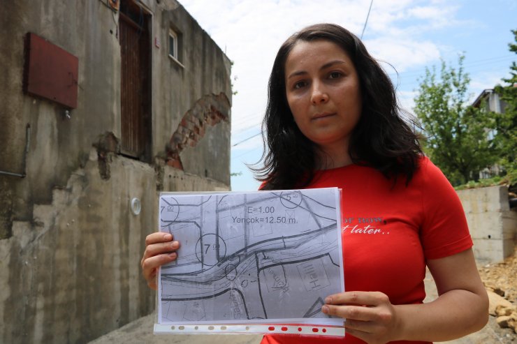 Belediyenin yol genişletme çalışmasında evinin merdiveni yıkıldı