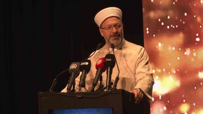 Diyanet İşleri Başkanı Erbaş, Diyanet Bursları Mezuniyet Programı’na katıldı
