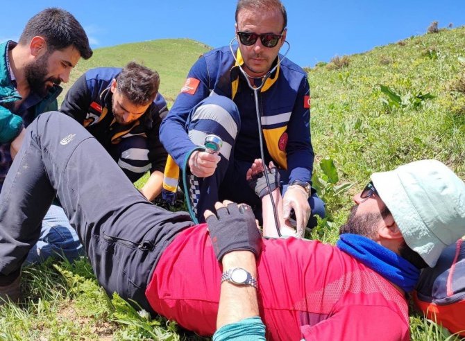 Doğa gezisine çıkan şahsı engerek yılanı ısırdı