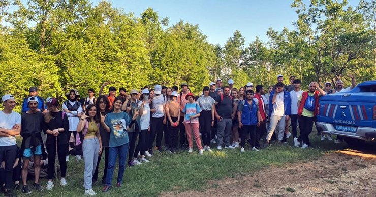 Doğa yürüyüşünde kaybolan üniversite öğrencilerini jandarma buldu