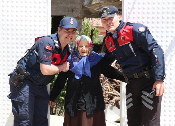 Dolandırıldığını eve gelen jandarmadan öğrendi