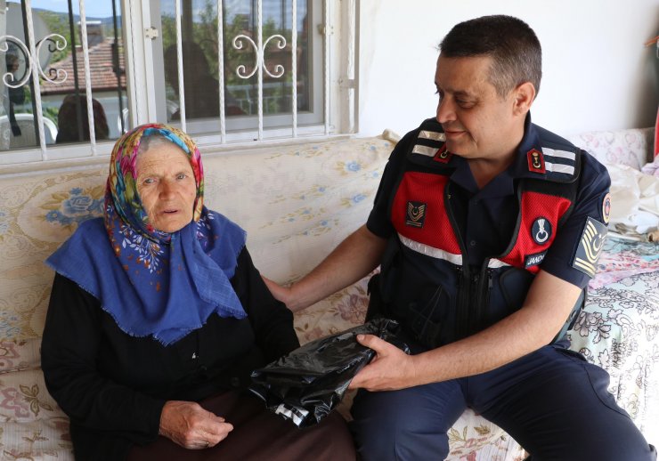 Dolandırıldığını eve gelen jandarmadan öğrendi