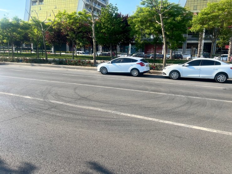 Kartal'da düğün konvoyunda yolu kapatarak drift yaptı