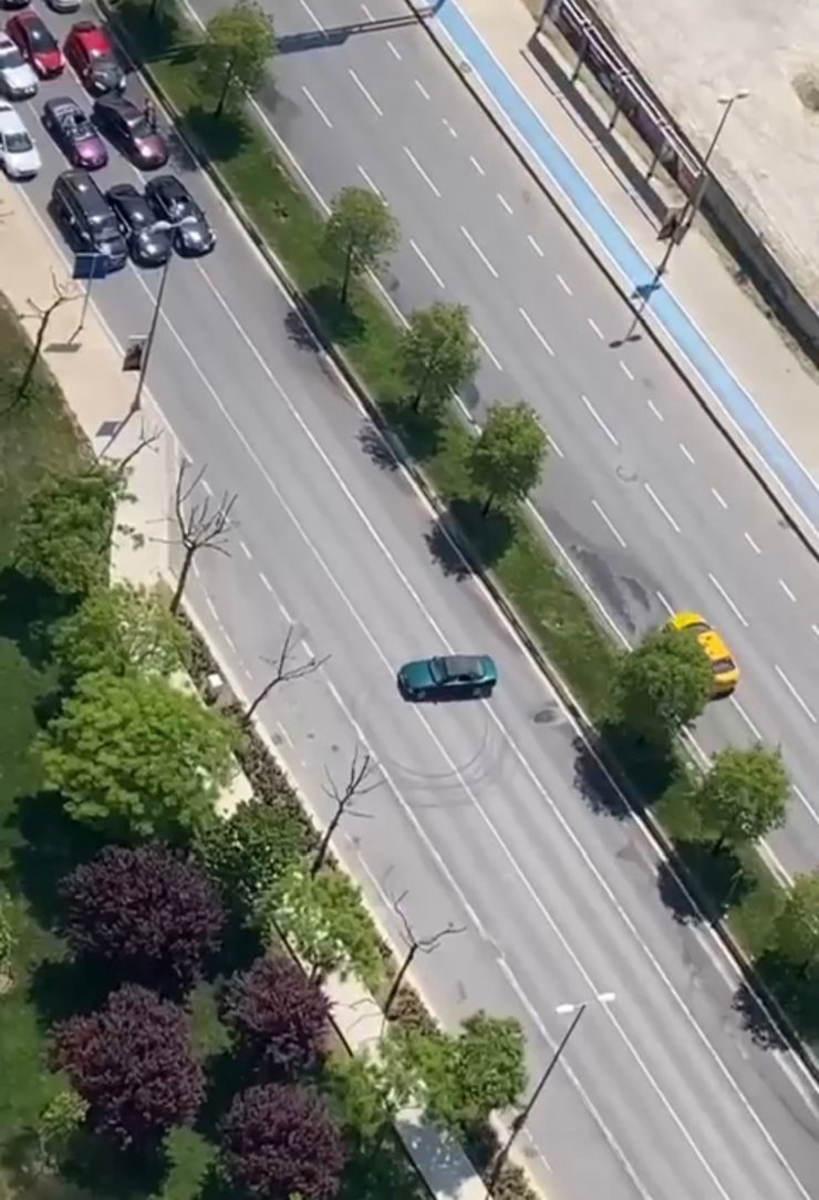 Kartal'da düğün konvoyunda yolu kapatarak drift yaptı