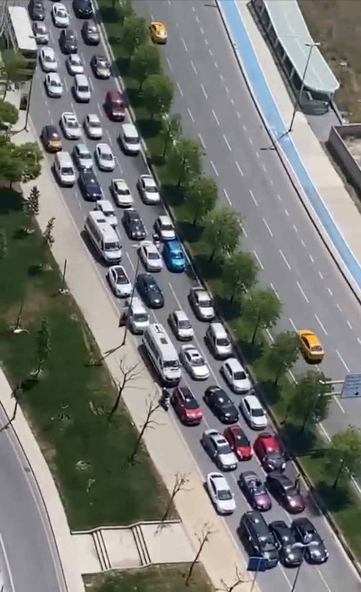 Kartal'da düğün konvoyunda yolu kapatarak drift yaptı