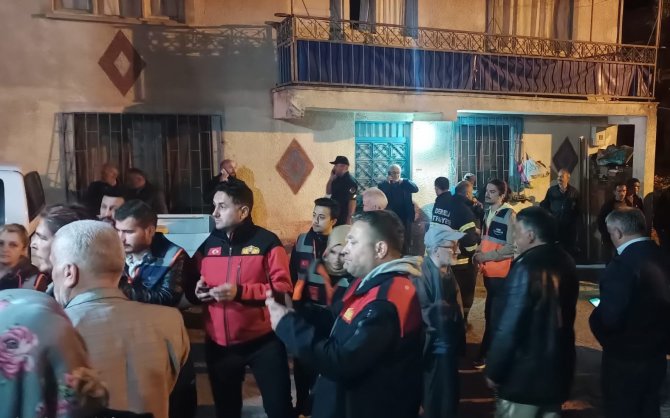 Kayıp kız kardeşler arabanın bagajında uyurken bulundu