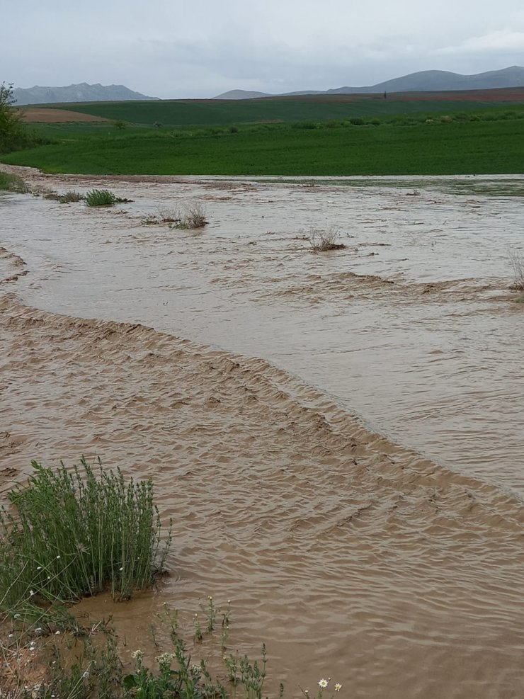 Kırşehir'de sağanak ve dolu etkili oldu