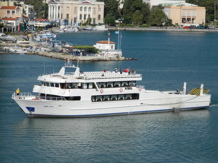 Komşu Yunan adalarına feribot seferleri tam kapasite