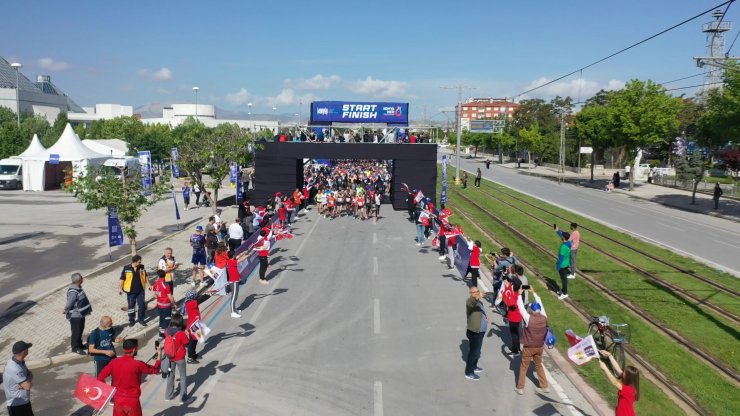 Konya'da maraton heyecanı yaşandı...22 ülkeden 2 bin 200 sporcu katıldı