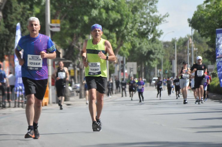 Konya'da maraton heyecanı yaşandı...22 ülkeden 2 bin 200 sporcu katıldı
