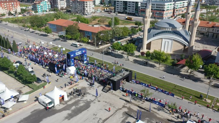 Konya'da maraton heyecanı yaşandı...22 ülkeden 2 bin 200 sporcu katıldı