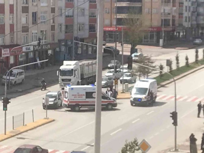 Konya'da ticari araçla ambulans çarpıştı