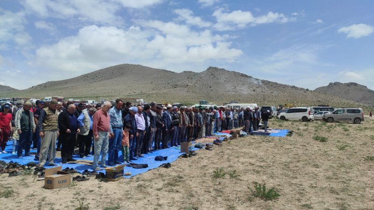 Konya'da yağmur duası yapıldı