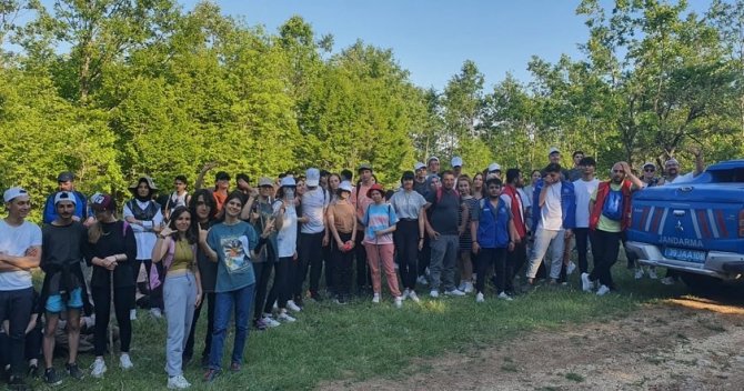 Ormanlık alanda kaybolan üniversiteliler bulundu