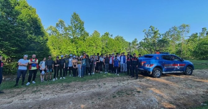 Ormanlık alanda kaybolan üniversiteliler bulundu