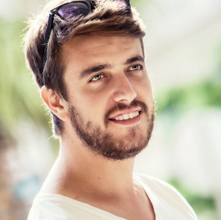 Otomobil bahçe duvarına çarptı: 2 ölü, 1 yaralı