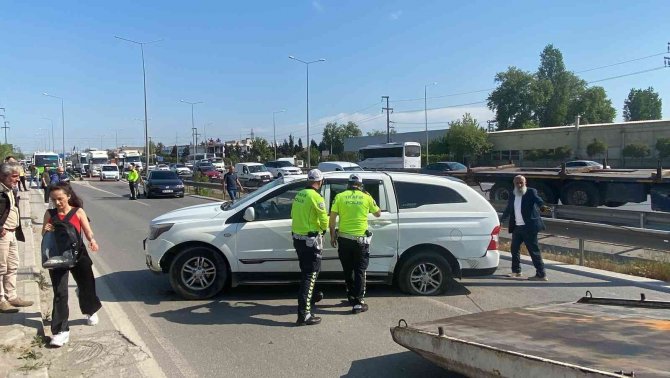 Otomobil ile çarpışan pikap takla attı