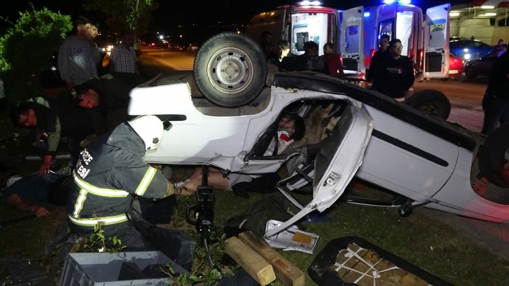 Otostop yapan üniversitelilerin bindiği otomobil takla attı: 5 yaralı
