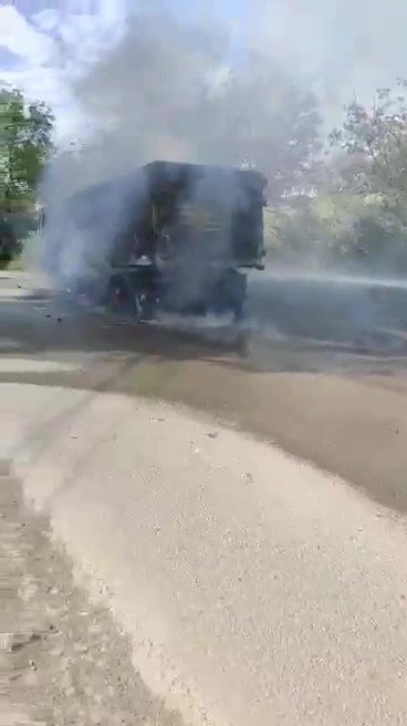Seyir halindeki TIR alev alev yandı