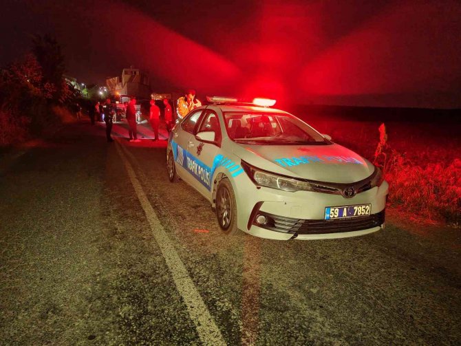 Ticari araç ile traktör çarpıştı