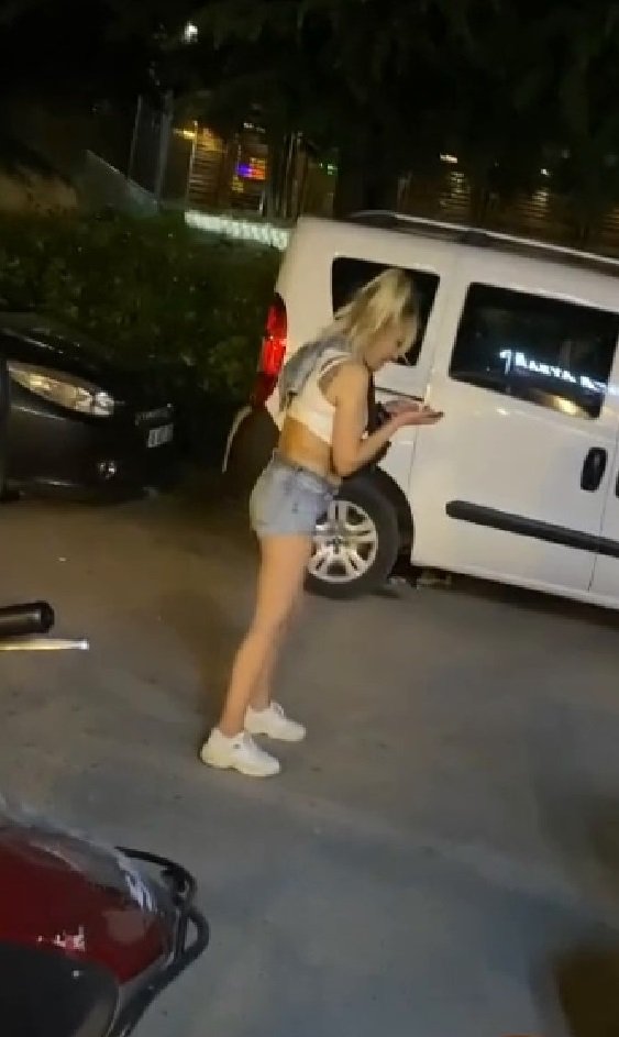 Yanındaki kadını sokakta darbetti, tekme tokat dövüldü