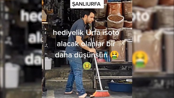 Yere dökülen biberleri satışa sunan esnafa ceza