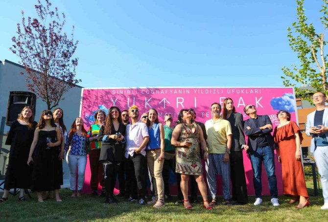 Yukarı baktıran sergiler izlenime açıldı