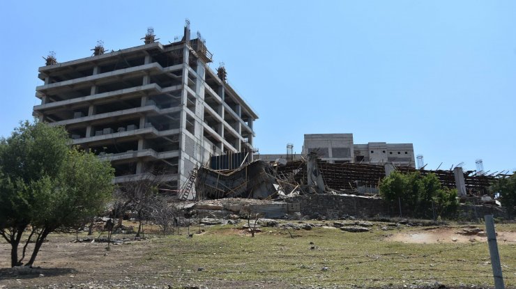 Apartman inşaatında çökme:  1'i ağır 3 işçi yaralı