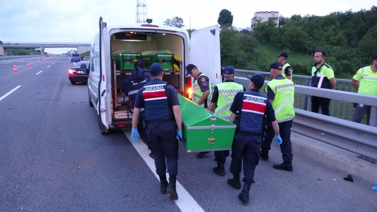 Arızalanan aracına bakan sürücüye TIR çarptı: 1 ölü