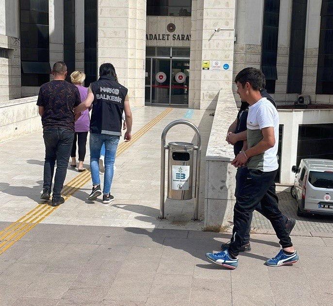 Balıkesir'de uyuşturucu ticaretine 3 tutuklama