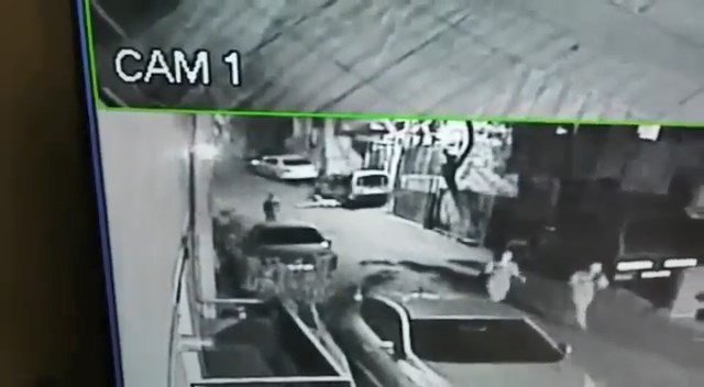 Bekçi ve amcasına saldırı anı kameralara böyle yansıdı