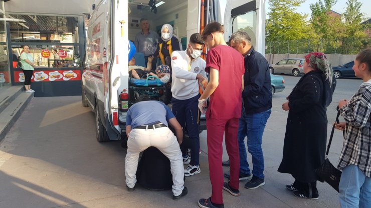 Benzin bidonunu çakmakla yakınca vücudu yandı 