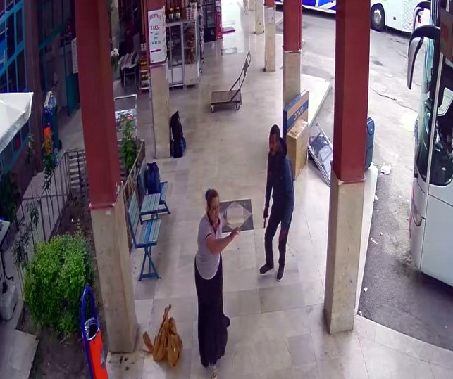 Birlikte kaçtıkları iddiasıyla eşini ve kardeşini vurmuştu; o anlar kamerada