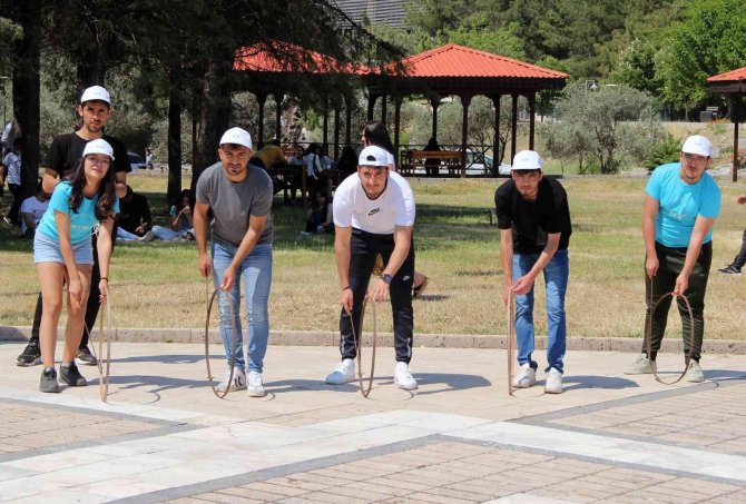 Çocukluklarını yaşadılar