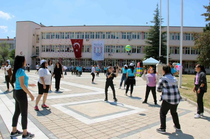 Çocukluklarını yaşadılar