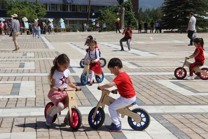 Çocukluklarını yaşadılar