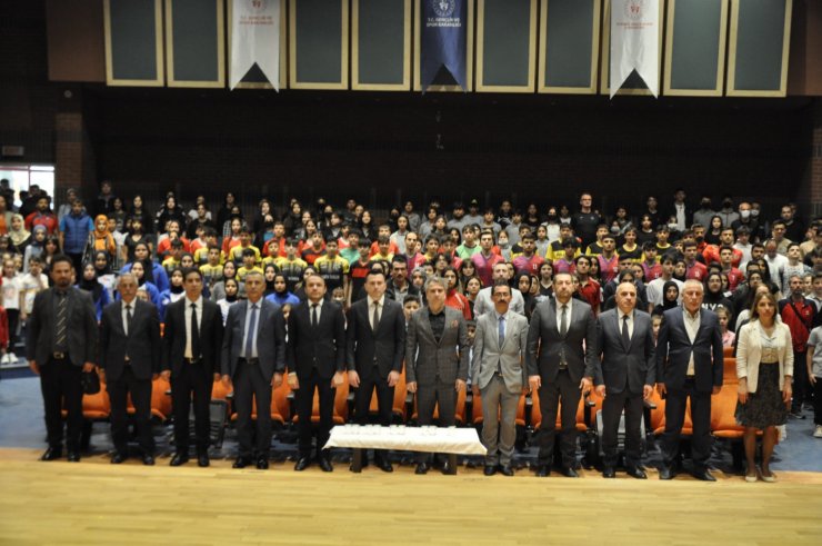 Esenyurtlu öğrencilerden okul sporlarında büyük başarı