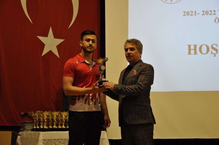 Esenyurtlu öğrencilerden okul sporlarında büyük başarı