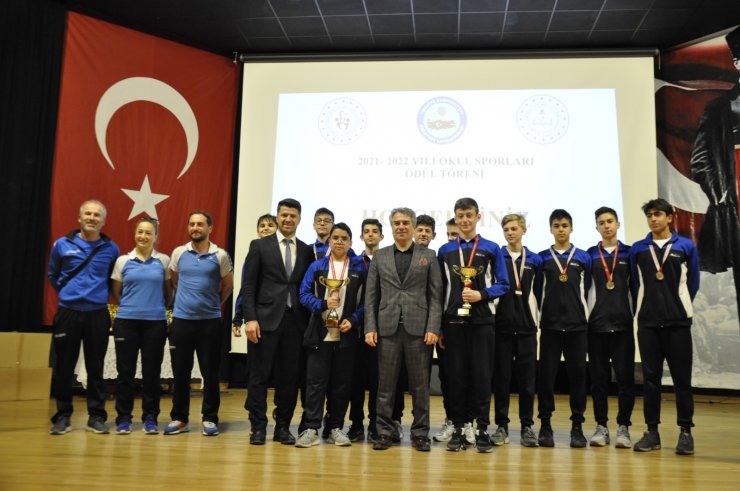 Esenyurtlu öğrencilerden okul sporlarında büyük başarı