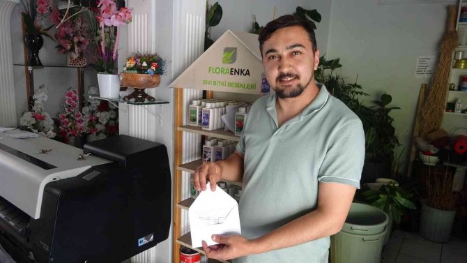 Esnaf dükkanlarındaki zarfı görünce şaşkınlık yaşadı