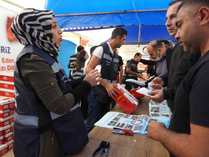 Kan bağışı yapanlara spor ayakkabı hediye