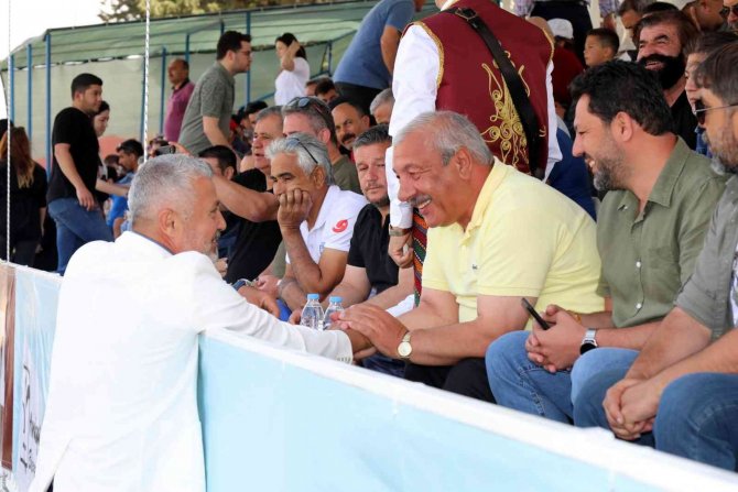 Manavgat Belediyesi Yağlı Güreşleri’nde Başpehlivan Cengizhan Şimşek oldu