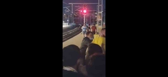 Marmaray’da Fenerbahçe ve Trabzonspor taraftarları arasında kavga çıktı