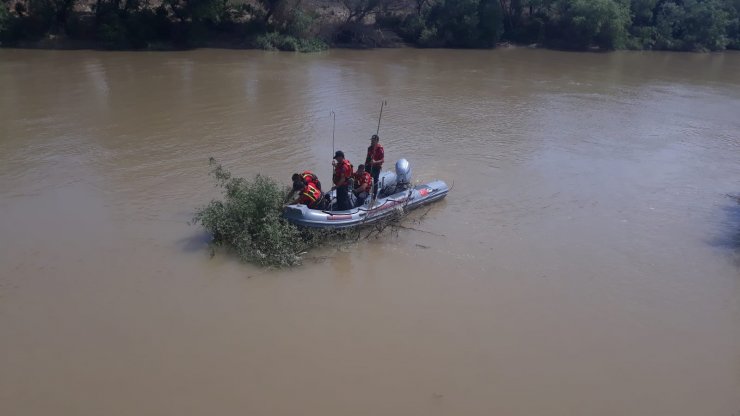 Nehirde 5 gün sonra cesedi bulunan Ferhat, toprağa verildi