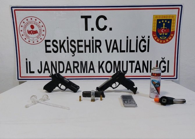 Otomobil çalan 3 şüpheli jandarma ekiplerince yakalandı